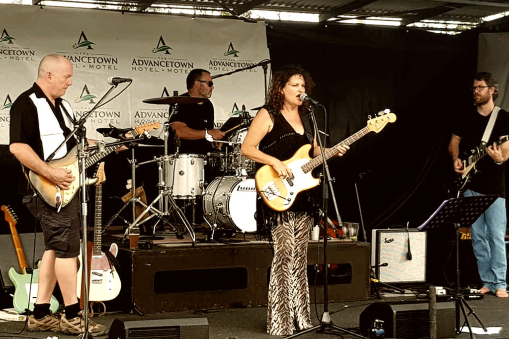 Belle Hendrik Live at Advancetown Hotel
