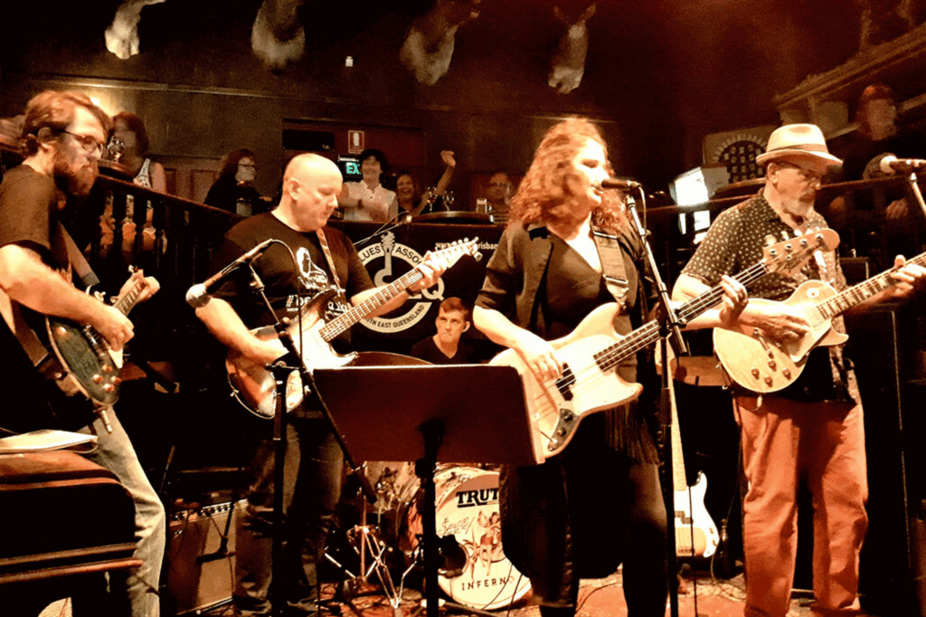 Belle Hendrik live at leftys music hall with Lez Karski
