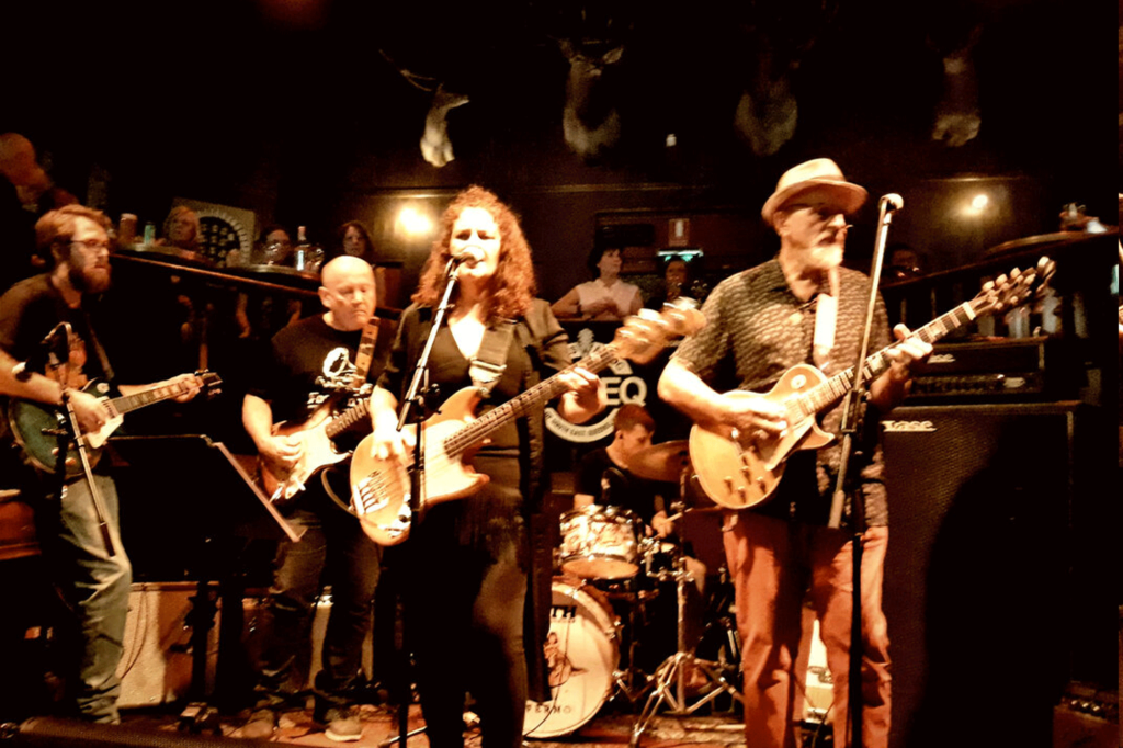 Belle Hendrik live at Leftys music hall with Lez Karski